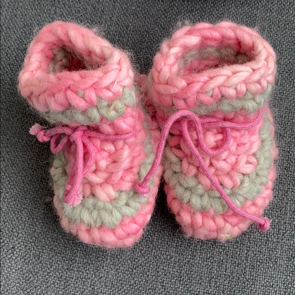Baby girl knit moccasins
